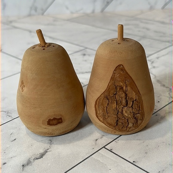 Vintage Set of Salt and Pepper Shakers Wood Handmade Pear Wooden Maggie Valley - Picture 1 of 6